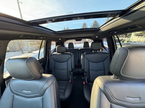 Used 2024 Cadillac XT6 Sport w/ LPO, ONYX Package image 31