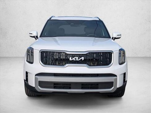 Used 2024 Kia Telluride EX w/ EX Captain's Chair Package image 2