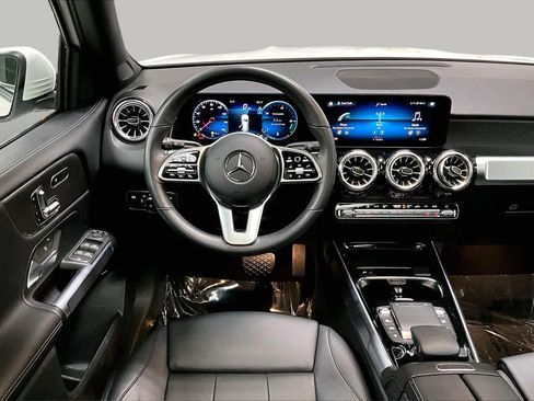 Used 2023 Mercedes-Benz GLB 250 4MATIC image 6