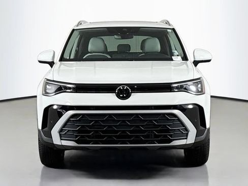 Certified 2025 Volkswagen Taos SE AWD/4WD image 2