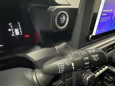 Used 2025 Toyota 4Runner SR5 AWD/4WD image 22