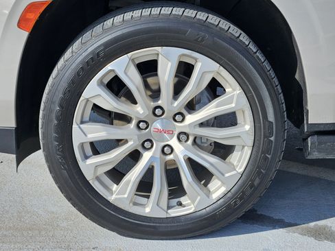 Used 2021 GMC Yukon Denali w/ Denali Premium Package image 13