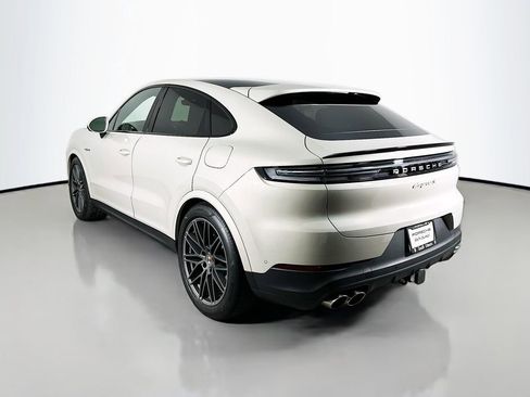 Used 2025 Porsche Cayenne S image 3