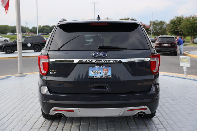 Used 2017 Ford Explorer XLT w/ Equipment Group 201A FWD image 4