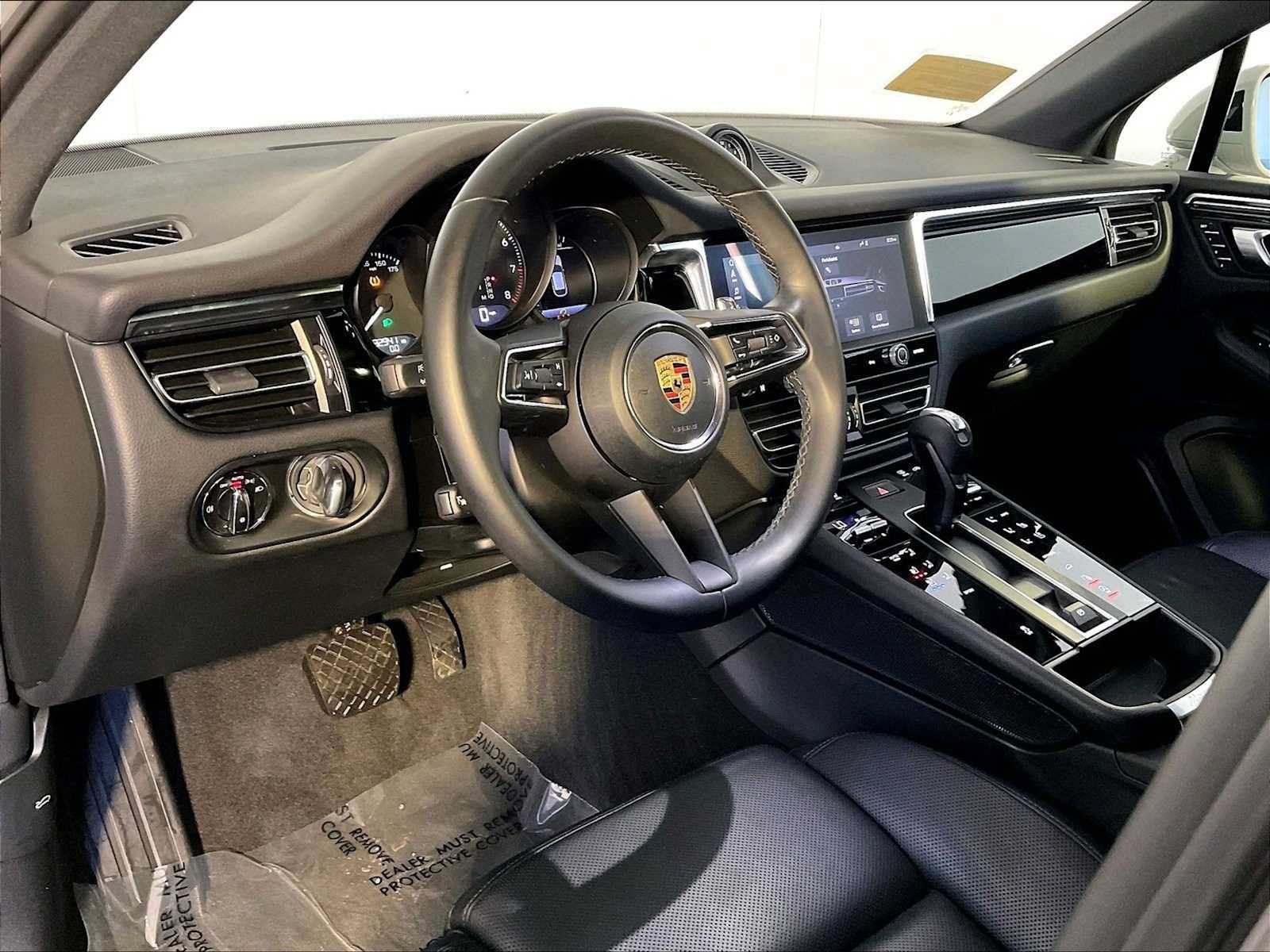 Certified 2023 Porsche Macan AWD/4WD image 4