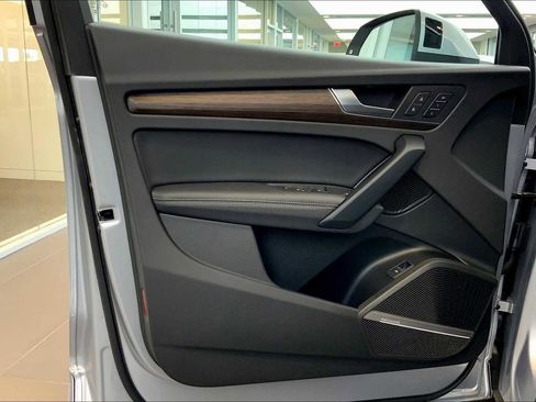 Certified 2025 Audi Q5 2.0T Premium Plus w/ Premium Plus Package image 20