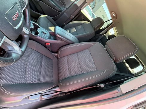 Used 2024 GMC Terrain SLE AWD/4WD image 23