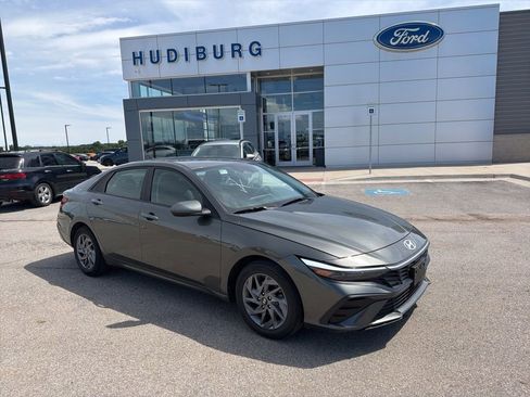 Used 2024 Hyundai Elantra SEL FWD image 1