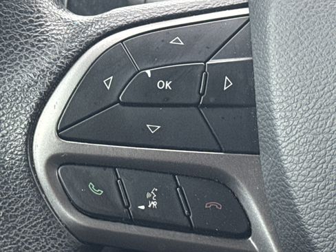Used 2020 Jeep Cherokee Latitude FWD image 18