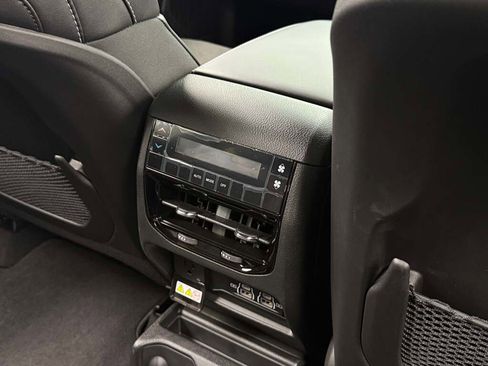 New 2025 Jeep Grand Cherokee L Laredo image 21