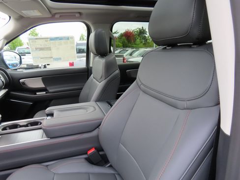 New 2025 Ford Expedition Max Active image 17