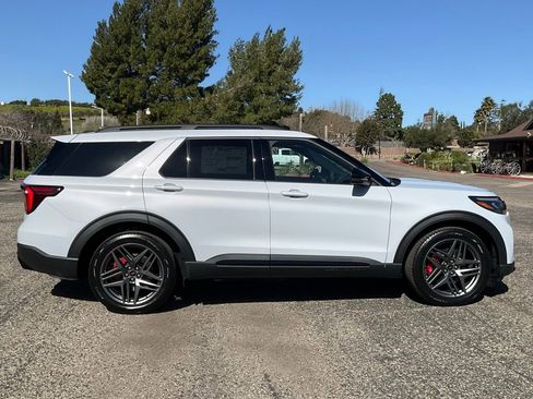 New 2026 Ford Explorer ST w/ Sun And Sound Package image 7