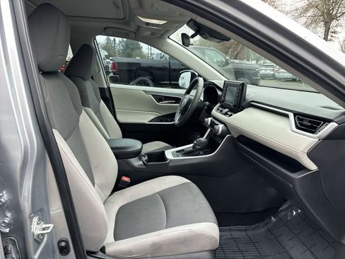 Used 2022 Toyota RAV4 XLE image 5