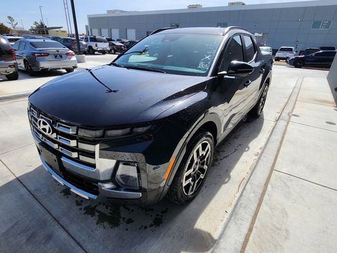 Certified 2025 Hyundai Santa Cruz Limited image 2