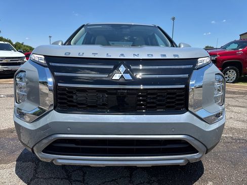 New 2026 Mitsubishi Outlander SE FWD image 2