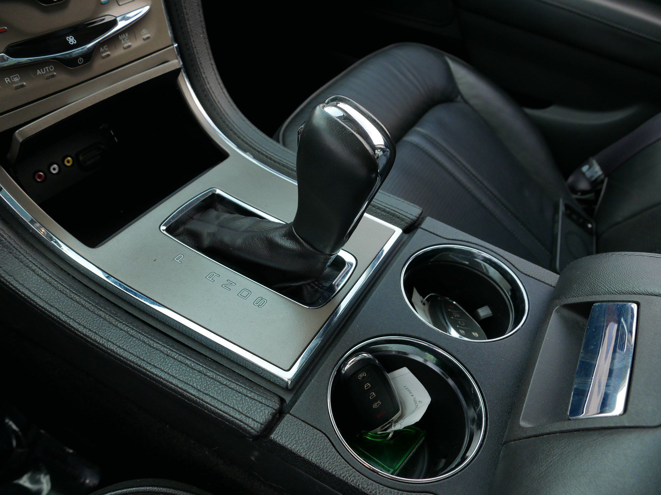 Used 2013 Lincoln MKX AWD image 24