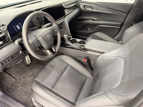 Used 2025 Toyota Camry XSE FWD image 4