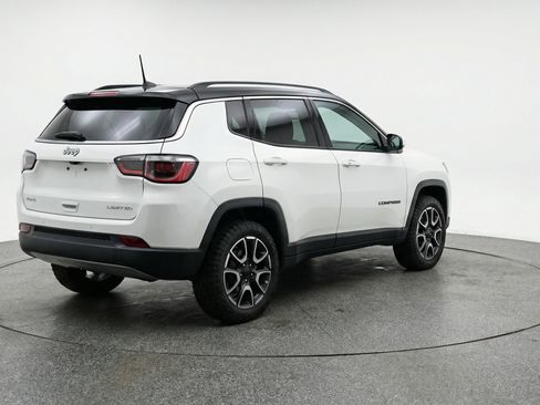 Used 2025 Jeep Compass Trailhawk image 9