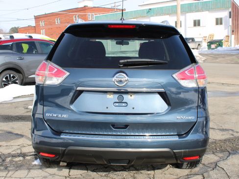 Used 2016 Nissan Rogue SV image 4