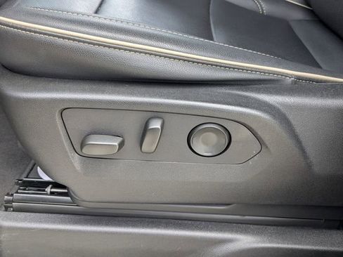 Used 2024 GMC Yukon XL SLT RWD image 19