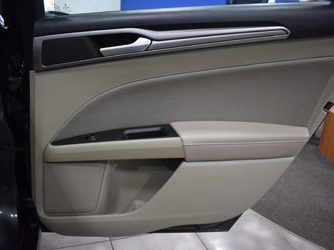 Used 2020 Ford Fusion SE image 15