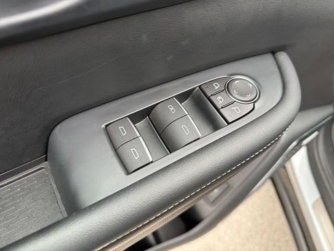 Used 2025 Buick Enclave Sport Touring w/ Super Cruise Package FWD image 17