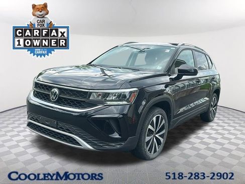 Used 2022 Volkswagen Taos SE w/ Panoramic Sunroof Package FWD image 1