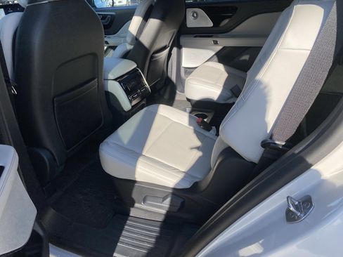 Used 2025 Lincoln Aviator Reserve w/ Equipment Group 201A image 6