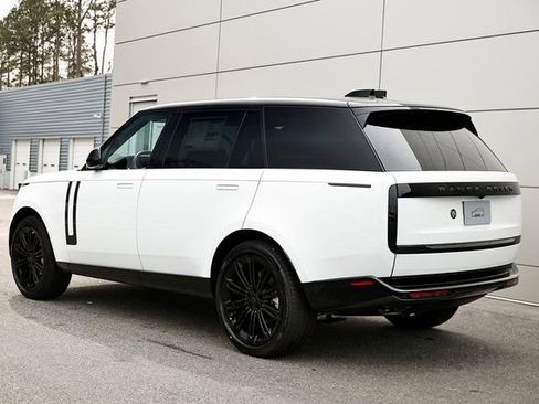 New 2026 Land Rover Range Rover Long Wheelbase SE image 8