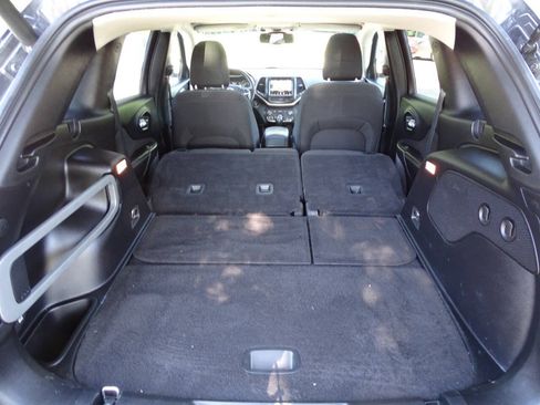 Used 2016 Jeep Cherokee 4WD Latitude w/ Comfort & Convenience Group image 35