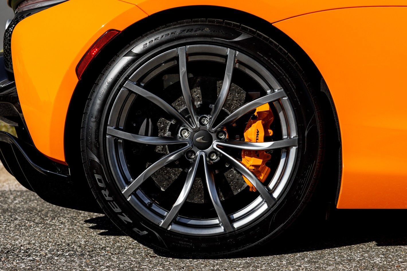 Used 2025 McLaren Artura RWD image 7