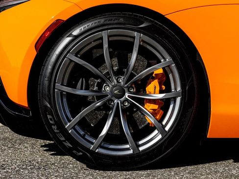 Used 2025 McLaren Artura RWD image 7