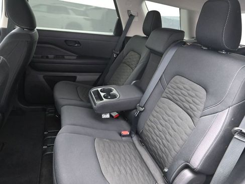 Used 2025 Nissan Pathfinder SV AWD/4WD image 17