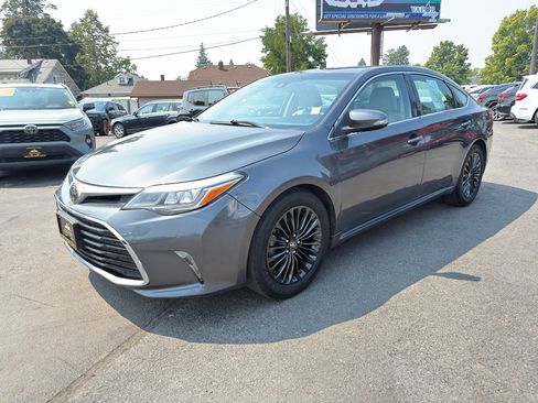 Used 2018 Toyota Avalon Touring FWD image 2