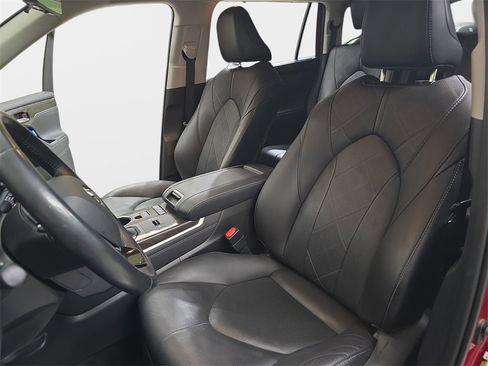 Used 2021 Toyota Highlander Platinum image 19