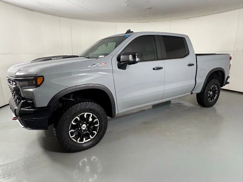 Used 2025 Chevrolet Silverado 1500 ZR2 w/ Technology Package image 6