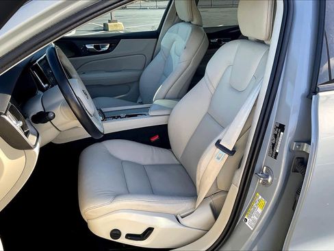 Used 2024 Volvo V60 B5 Cross Country Plus image 28