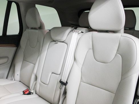 Used 2022 Volvo XC90 T5 Momentum w/ Climate Package FWD image 25