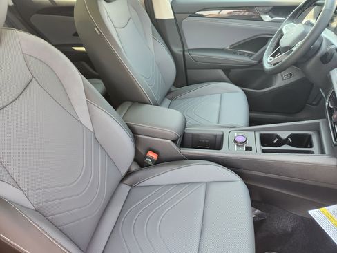 New 2025 Volkswagen Tiguan SE AWD/4WD image 27