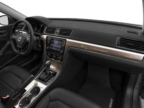 Used 2018 Volkswagen Passat 2.0T SE w/ SE Lighting Package image 16