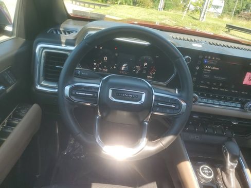 Used 2024 GMC Canyon Denali AWD/4WD image 15