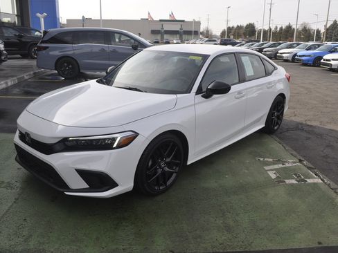 Used 2023 Honda Civic Sport image 3