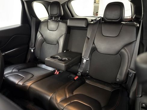 Used 2019 Jeep Cherokee Trailhawk w/ Cold Weather Group image 13