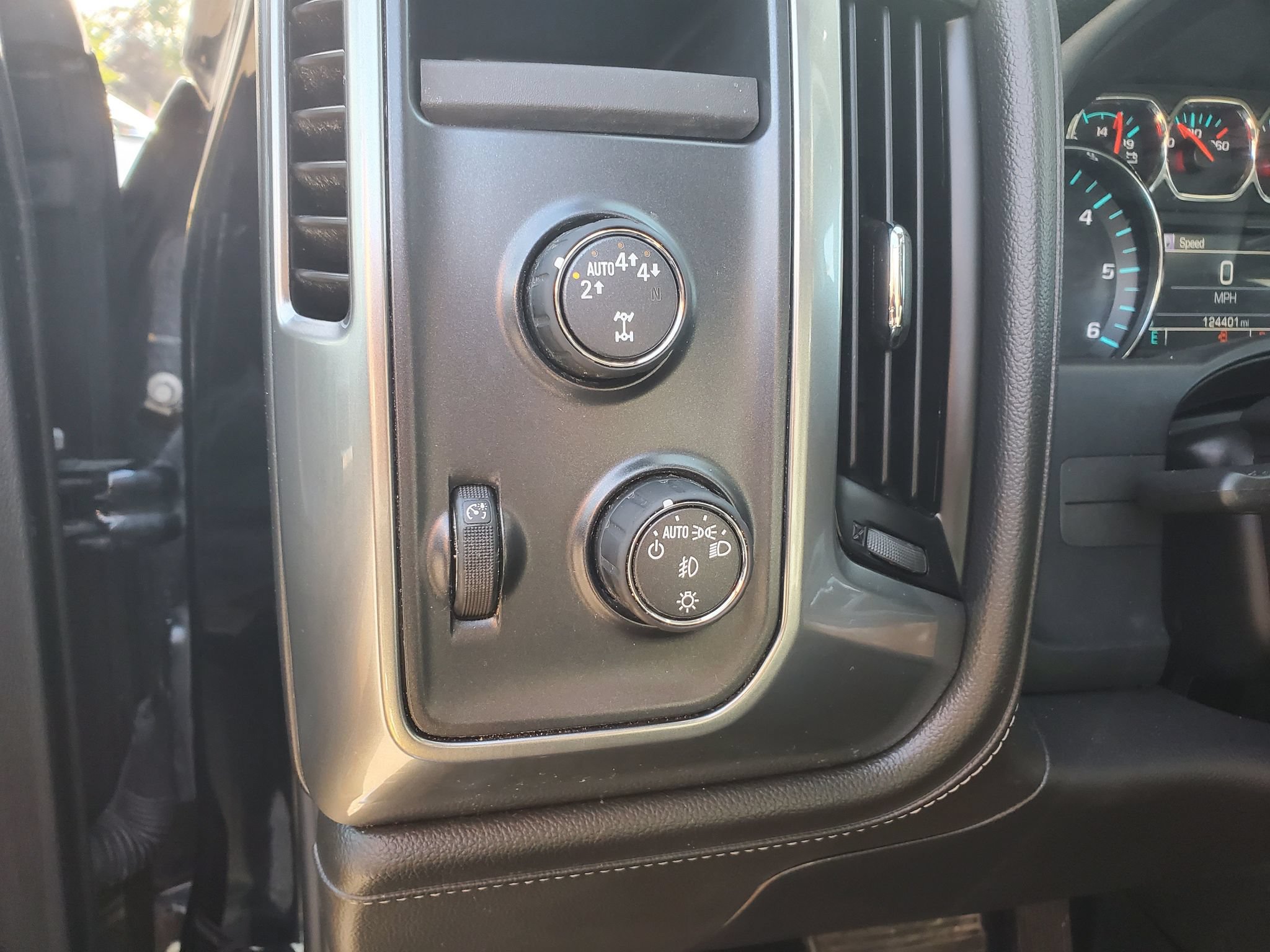 Used 2017 Chevrolet Silverado 1500 LTZ w/ Sport Package AWD/4WD image 18