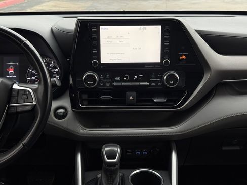 Used 2022 Toyota Highlander LE image 20
