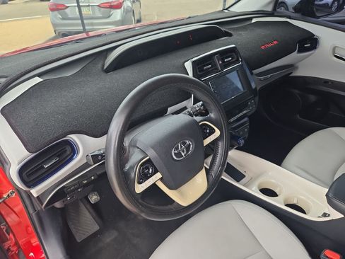 Used 2017 Toyota Prius Four Touring w/ Premium Convenience Package FWD image 10