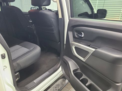 Used 2018 Nissan Titan SV w/ SV Convenience Package AWD/4WD image 36