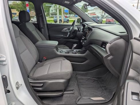 Used 2023 Chevrolet Traverse LT FWD image 12