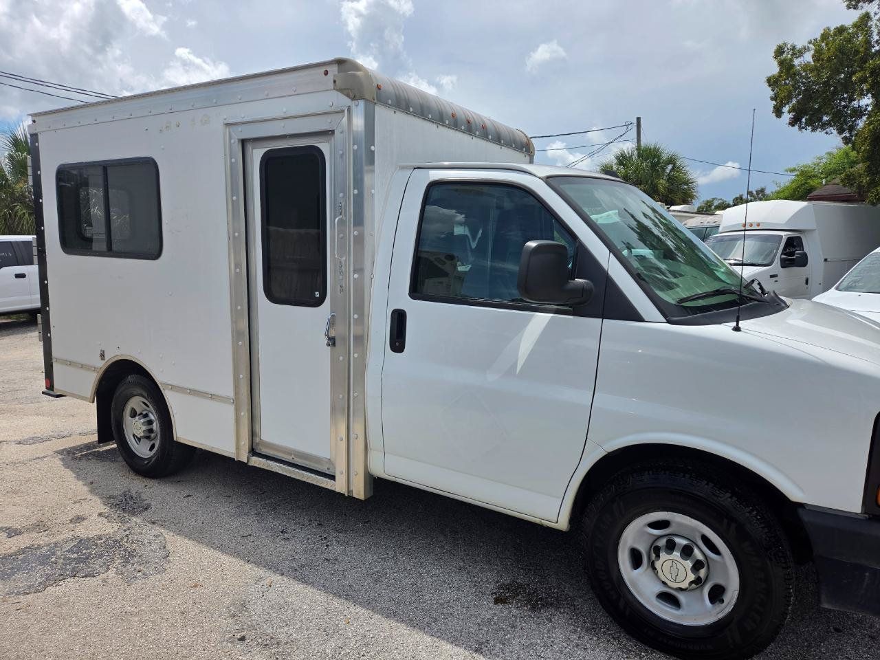 Used 2016 Chevrolet Express 3500 RWD image 5