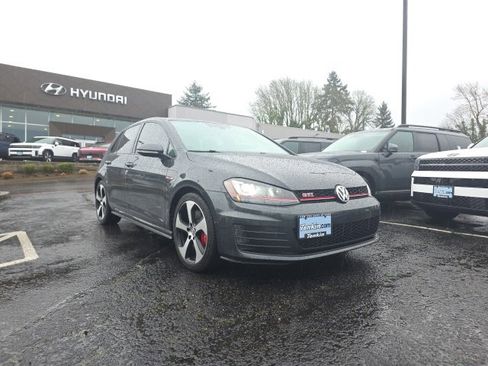Used 2017 Volkswagen GTI SE image 2